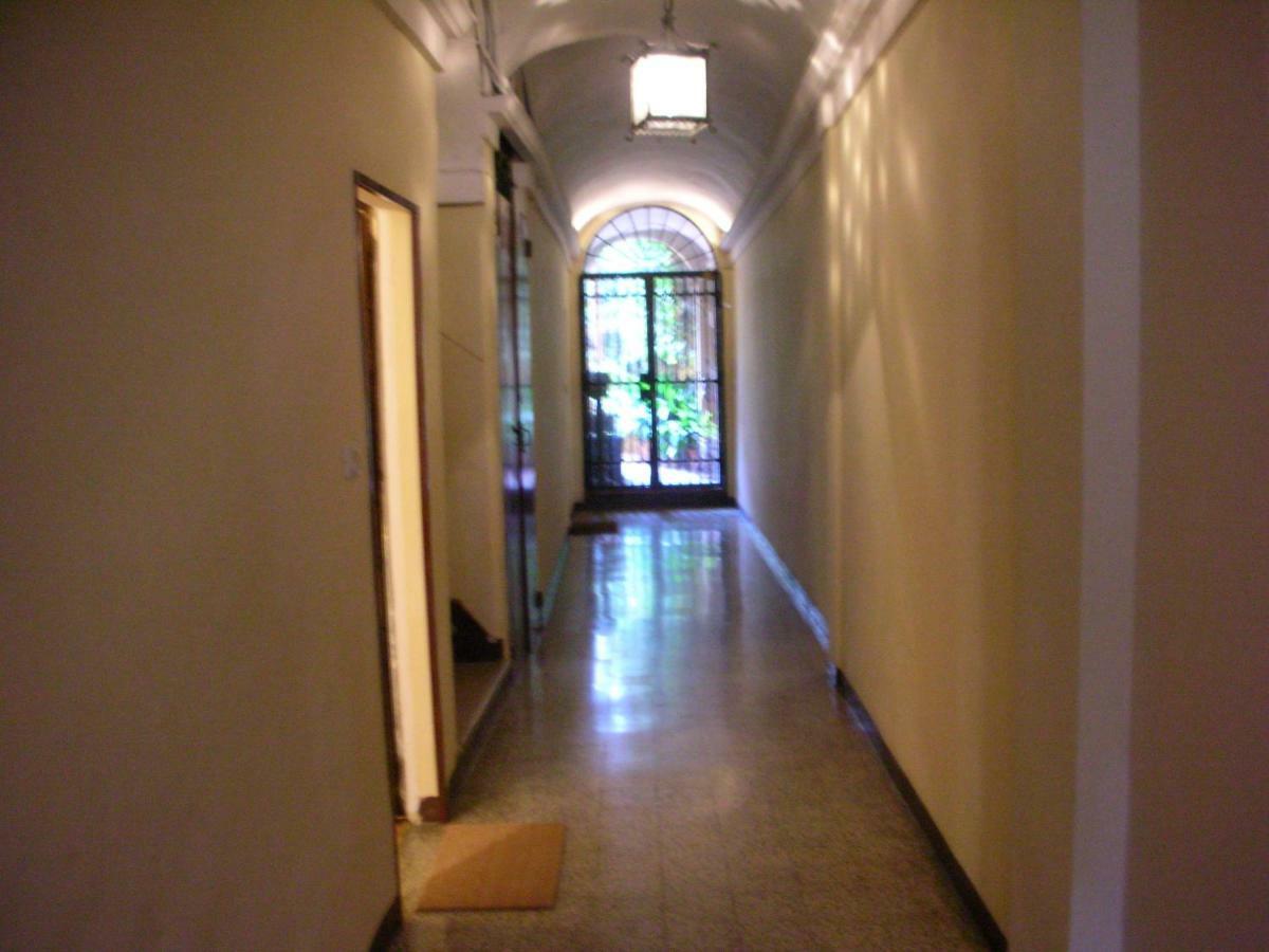 Nice Apartments In Downtown Болонья Экстерьер фото